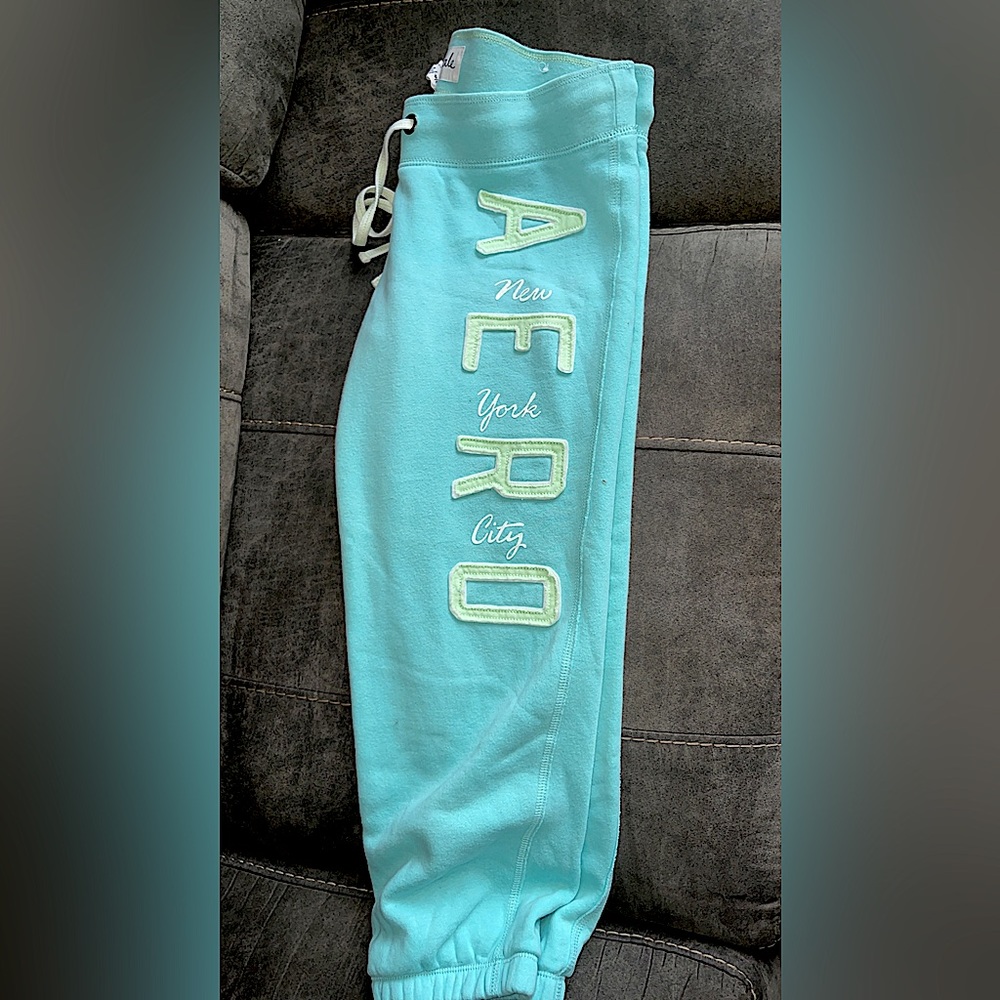NEW W/O TAGS: Aeropostale Cropped Jogger Sweatpants :)